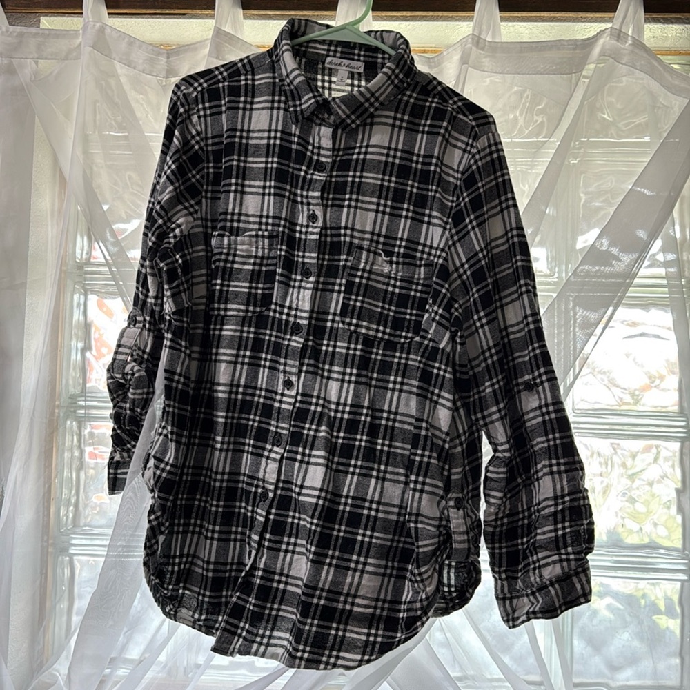 Black/white plaid long sleeve